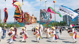 광화문서 신명나는 깃절놀이