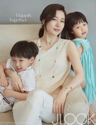 이영애, '어린이 모델 같은 쌍둥이 자녀들' 엄마를 똑 닮았네