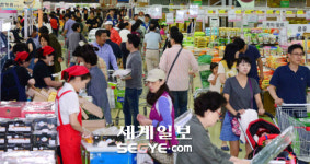 [포토] 추석 앞두고 붐비는 농협하나로마트