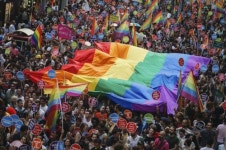 전직 신부, "동성애 치료 위해 수녀원 보낸다" 주장