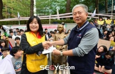 [포토] 한국노총, 수익금 전달