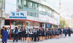 [렌즈로보는세상] 호호호… 까르르… 연극 관람 즐거운 수다