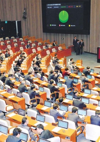 국회 정개특위 활동기한 한 달 연장