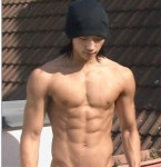 비 결혼설, 빨래판 식스팩 공개…‘여심 후끈’