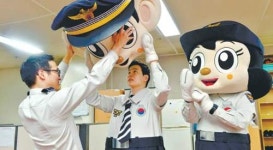 경찰 제복을 입고 특별한 힐링콘서트
