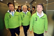 독자노선 안철수에 반기… 국민의당 트로이카 파열음