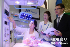 [포토] 국제의료기기 전시회-JW 중외메디칼의 유아가온장치