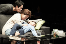 객석 앉는 순간… ‘타인의 집’을 관음하다