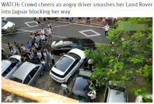 [영상] 앞 가로막은 차 수차례 들이박은 김여사…사람들은 응원
