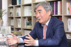 “충동적 극단의 시대, 인간 감정 다루는 시 어느 때보다 필요”