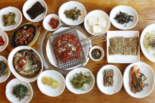 자연이 가득한 ‘건강한 밥상’… 산나물 요리전문점으로 오세요