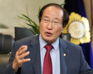 [차 한잔 나누며] “정치권 이해관계 따라 개헌 추진해선 안돼”