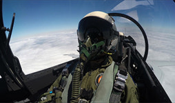 목숨 걸고 시험비행 ‘테스트 파일럿’의 세계