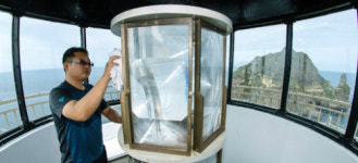 [밀착취재] 동녘 땅끝 섬의 섬광… 뱃사람의 달·별 그리고 희망