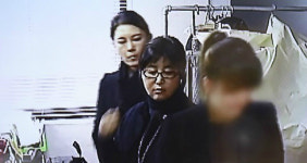 檢, 윤전추 靑행정관 소환조사…崔추천으로 靑입성 의혹받은 헬스트레이너