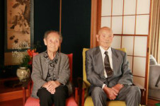 햄버거와 튀김도 마다않는 100세 노인의 장수비결은?