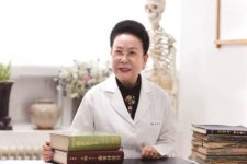 이란 왕실 주치의, 경희대에 1300억 기부