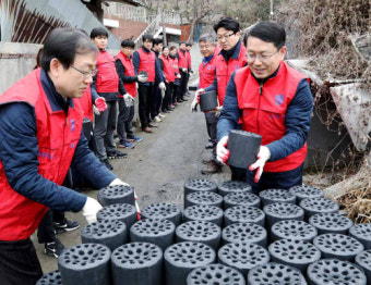 관세청장, 연말 맞아 요양원 점심 및 연탄배달 봉사