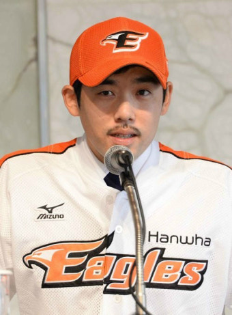 한화 이용규, 포르쉐 몰다 주차장벽 들이받아…'112에 직접 신고'