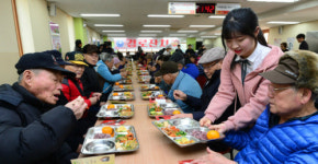 효심 가득… 연말 맞이 경로잔치