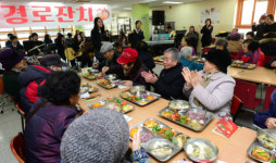효심 가득… 연말 맞이 경로잔치