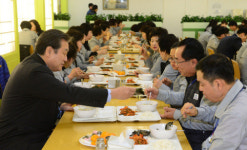 개헌·선거구제 개편 깃발든 주자들… 러브콜·물밑경쟁 치열