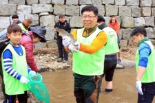 봄기운에 전북 곳곳서 고로쇠 축제 나도 맛보러 갈까나