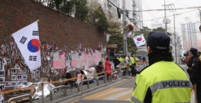주인 없는 삼성동 자택엔 적막감만 가득