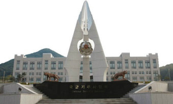 계엄령 사태, 문상호 정보사령관과 노상원 전 정보사령관 긴급체포