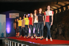 동대문 봄패션 트렌드를 만나고 싶다면 15일 청계천으로