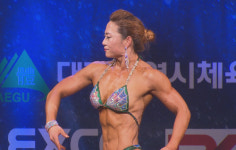 온몸이 울끈불끈… 쉰 앞둔 여성 보디빌더