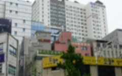 노량진 학원 앞 고시생들…투표 완료, 시험에 총력