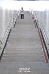 [밀착취재] 124개 지옥계단 문제 많은 인천지하철 2호선 가좌역