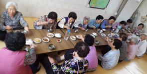더불어 ‘한끼 식사’… 노인복지 모범