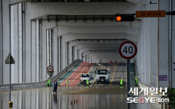 집중호우로 인한 서울 잠수교와 올림픽대로 통제, 팔당댐 방류량 증가로 혼란 발생