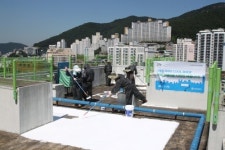 부산환경공단, 도시재생마을 쿨루프 봉사