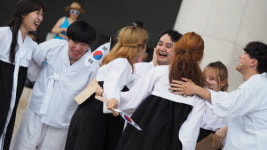 천안 청년 독립예술인들, 독립기념관에서 광복 72주년 만세 플래시몹