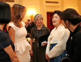 김정숙 여사의 '내조외교'…꽁꽁 언 中 달래기
