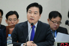 野 “자진사퇴 하라” 공세 속… 치명타 입힐 ‘한 방’은 없었다