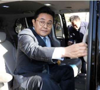 전병헌 정무수석 사의·靑 수석 낙마 2호…