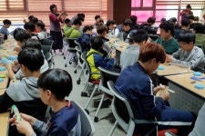 전통한지공예를 내손으로… 한국전통문화전당 체험교실 운영
