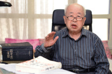 [나의삶 나의길] 25년째 빨간펜 들고 쫙쫙…매일 언어 수술하는 구순의 국어학자