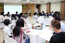 아동친화동시 완주군 ‘놀이터·버스정류장도 어린이 손으로’