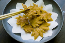 ‘나뭇잎을 먹는다고?’ 독특한 日 음식 ‘단풍 나뭇잎 튀김’