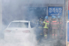 불 안난 요양병원 환자들 먼저 이송…불 난 본관 그만큼 구조작업 늦어져