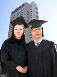 대학 학과 동기생 된 시아버지와 며느리…한약사 시험에도 나란히 합격