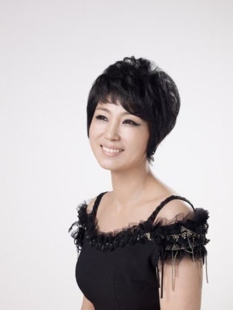 ‘협박·사기 피소’ 가수 문희옥 무혐의