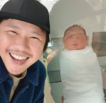 육중완 저 아빠 됐어요…생후 4일차 붕어빵 딸 공개