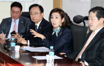 한국당 洪 vs 중진 감정싸움 비화