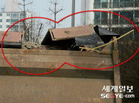 [김기자의 현장+] 주행 중에 갑자기 돌덩이가 퍽..적재불량 도로 위 시한폭탄